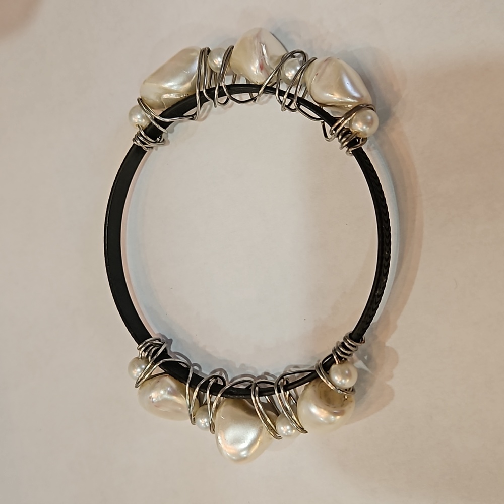 3 Large 4 Small White Pearl Black Metal‎ Bracelet OSFM